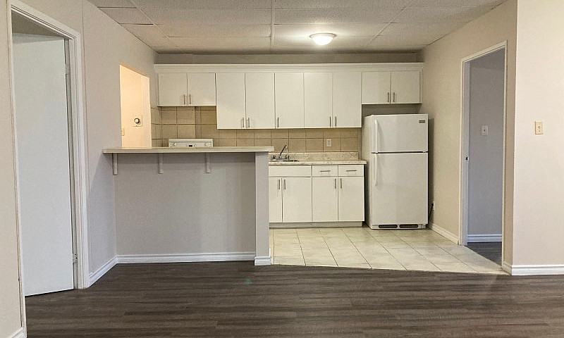 2 Beds 1 Bath Apartm...
