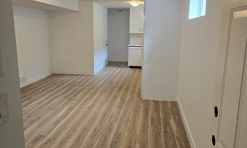 Legal 2 Bedroom 1 Ba...