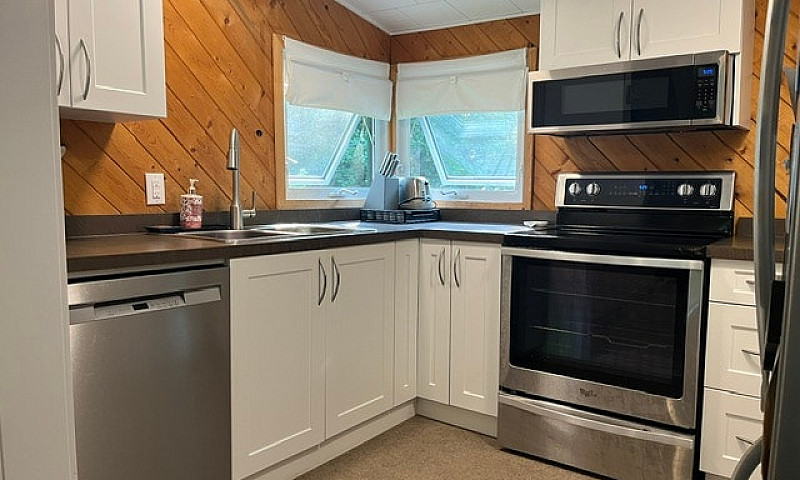 Loni Beach Cottage F...