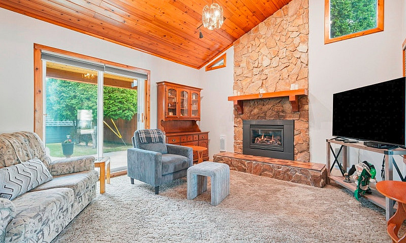 House For Sale In Av...