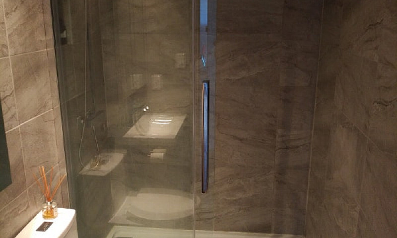 Spacious 1 Bedroom -...