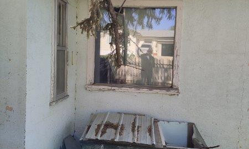 House In Herbert, Sk...
