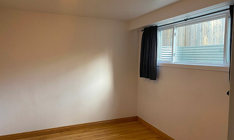 Bright 2 Bedroom Bas...