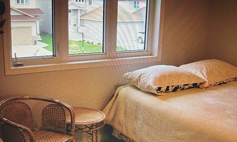 Four Bedrooms 2-Stor...