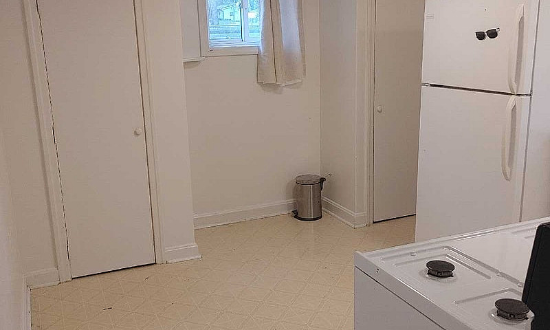 1 Bedroom Basement S...