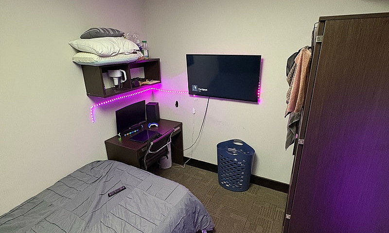 Private Room For Ren...