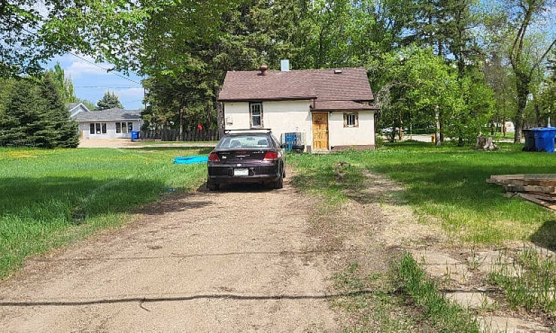 423 East Ave Kamsack...