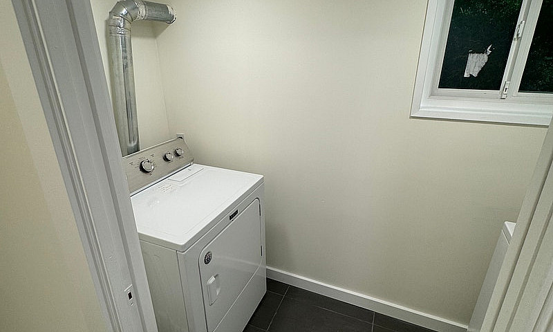 2 Beds 1 Bath Apartm...