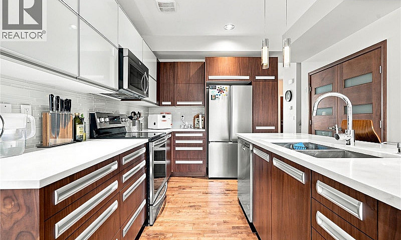 Beautiful 3 Bed 3 Ba...