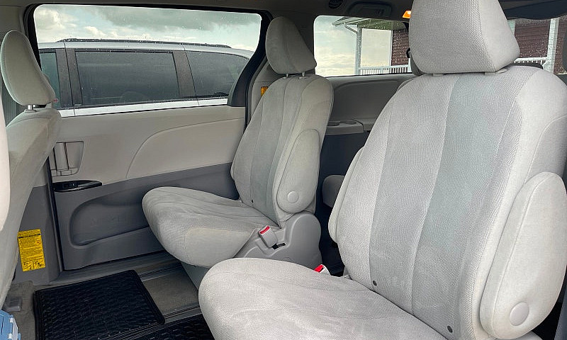 2013 Toyota Sienna (...