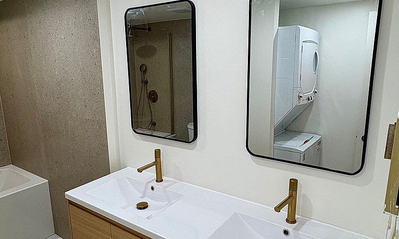 Large 2 Bedrooms 2 B...