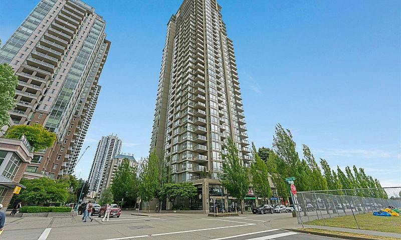Spacious 2 Bed 2 Bat...