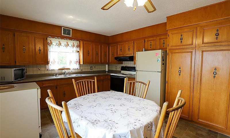 Charming 3 Br Huge L...