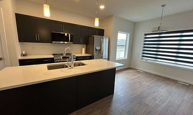 **3Bed 2.5Bath House...