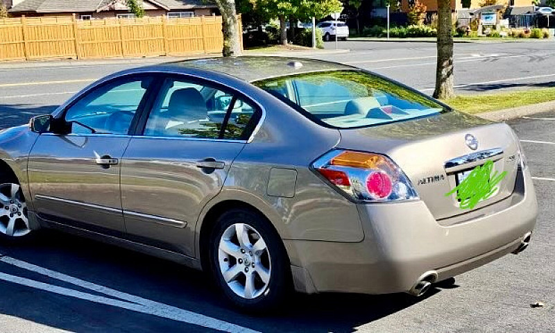  Nissan Altima 2008...