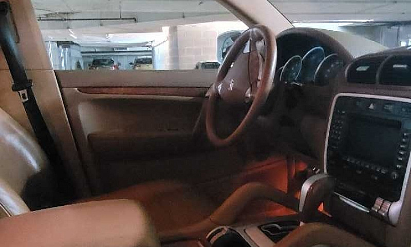 Porsche Cayenne...