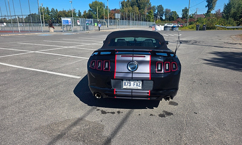 2013 Ford Mustang Gt...