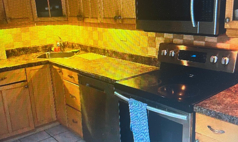 Cozy 1 Bedroom Apart...