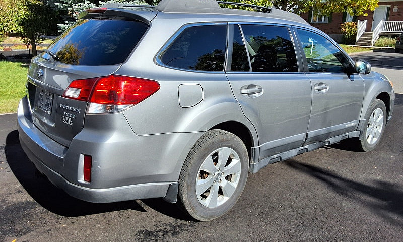Subaru Outback 2011...