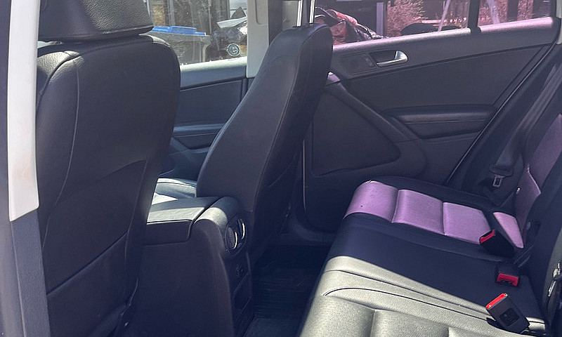 2012 Vw Tiguan...