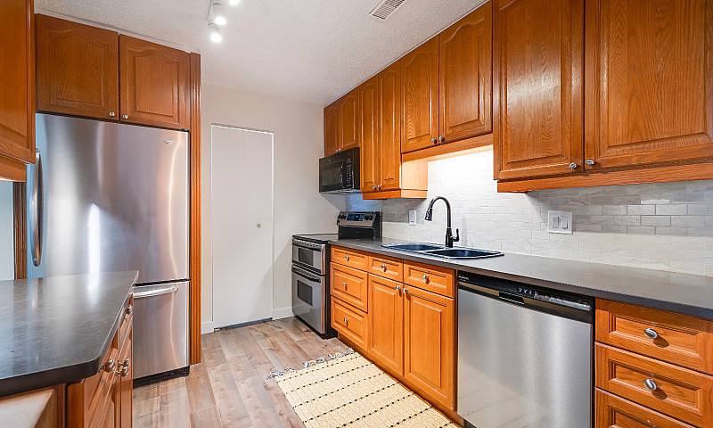 !!! Stunning Condo F...