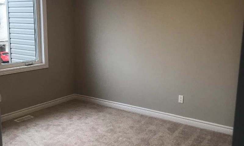 3Bds, 2.5 Baths Town...