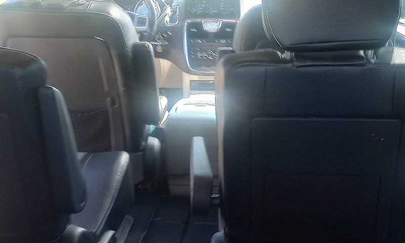 2013 Chrysler Town A...