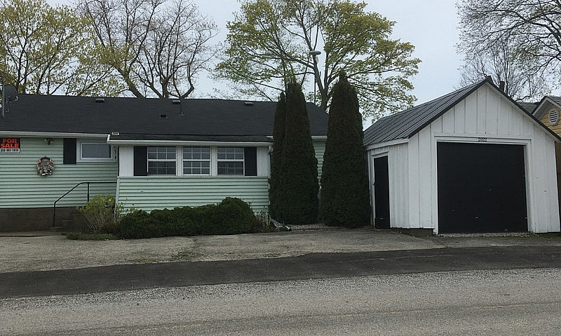 Lakefront House On L...