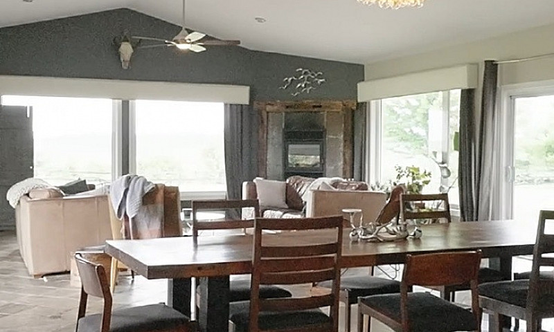 Stunning 27 Acre Cou...