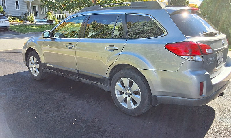 Subaru Outback 2011...