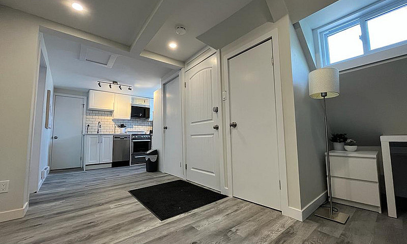 Fully Furnished 1 Be...