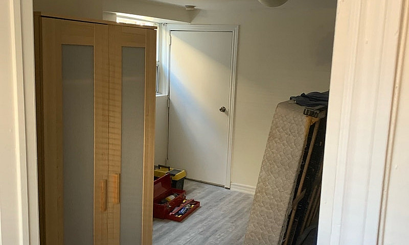 1 Bedroom Basement B...