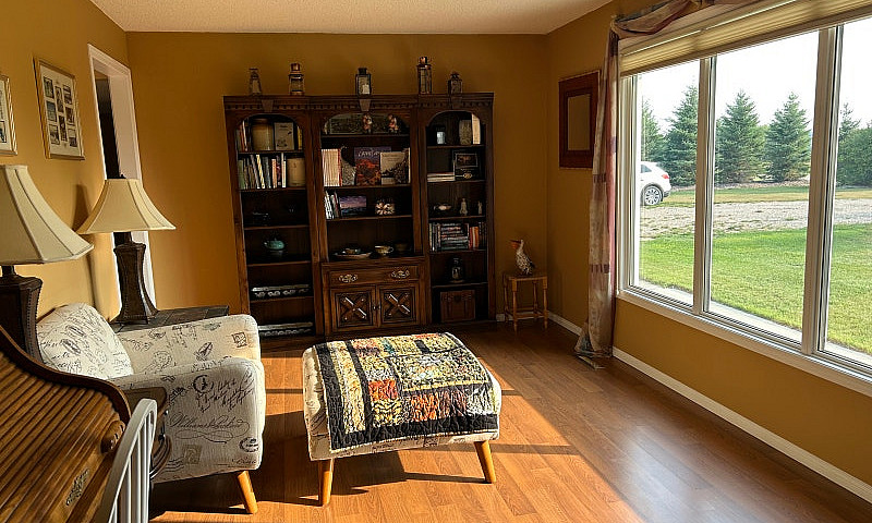 Farm House On 14+ Ac...
