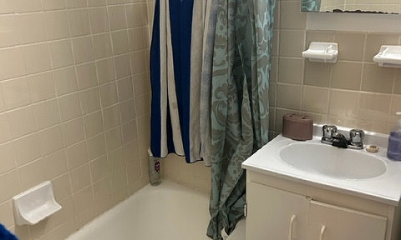 2 Bedroom Apt For Re...