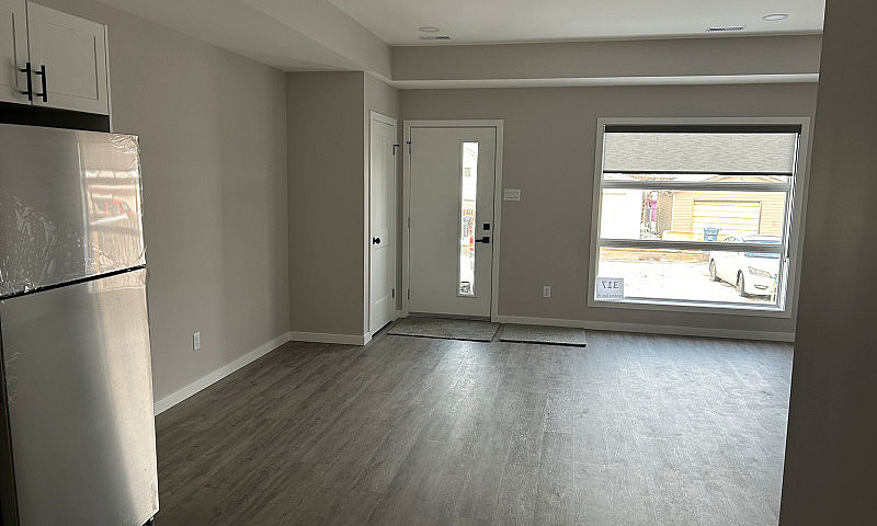House For Rent In Tr...