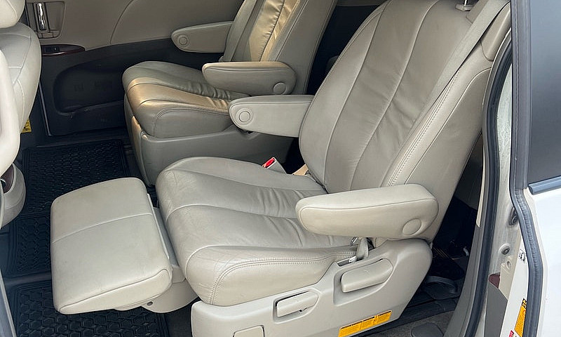 2014 Toyota Sienna X...