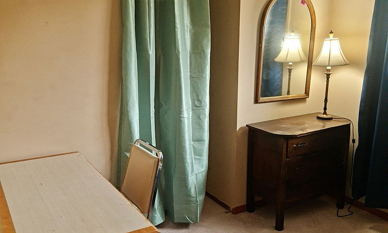 Private Room For Ren...