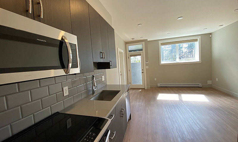 Modern 1Bed + 1 Bath...
