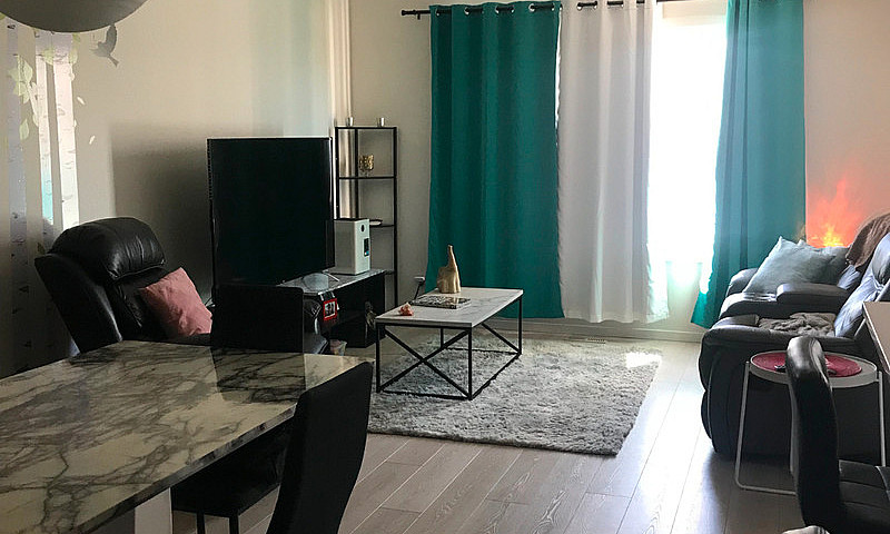 Modern 2-Bedroom Tow...