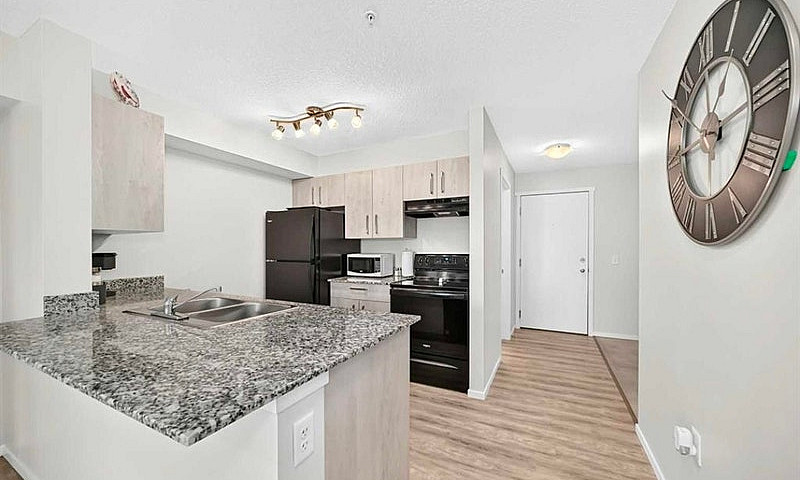 Modern 2 Bed + Den C...