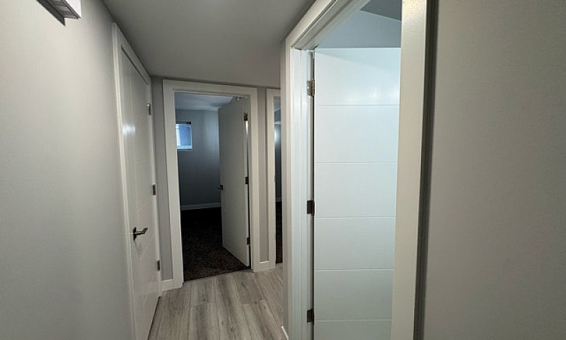 **2 Bed 1 Bath Lower...