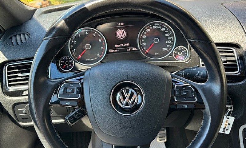 2017 Volkswagen Toua...