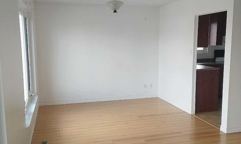 $2300 - 3 Bedroom Up...