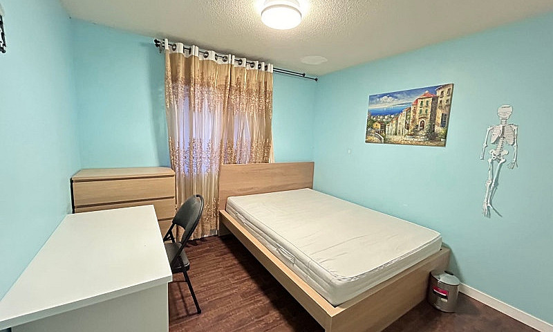 Room For Rent...