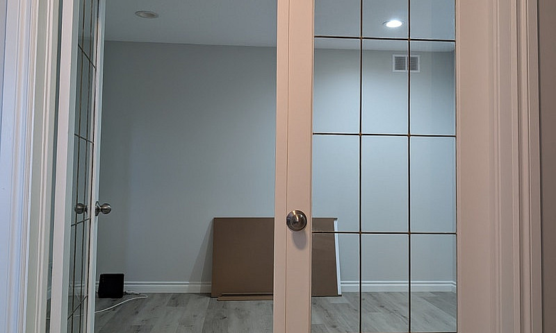 Basement Suite For R...