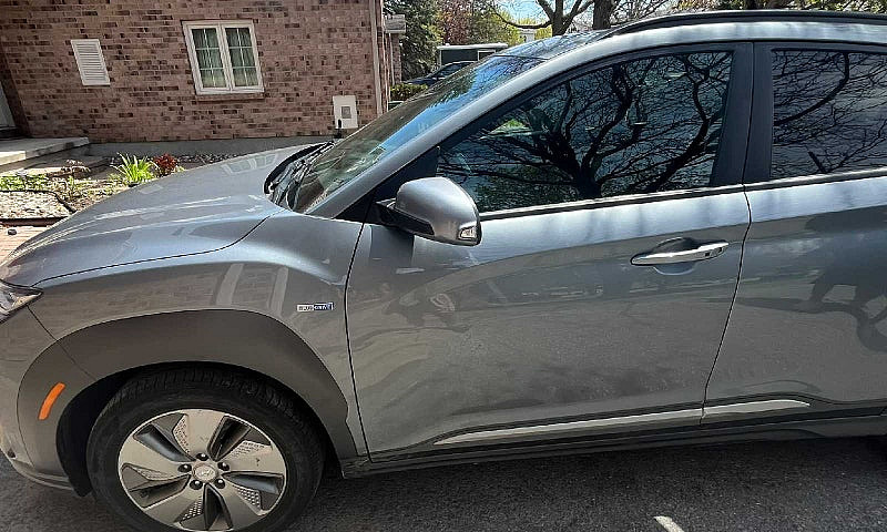 Hyundai Kona Electri...