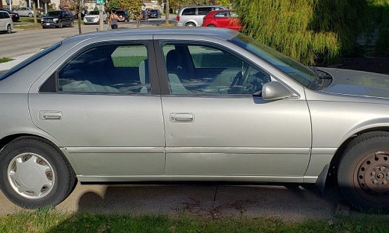 Toyota Camry Ce...