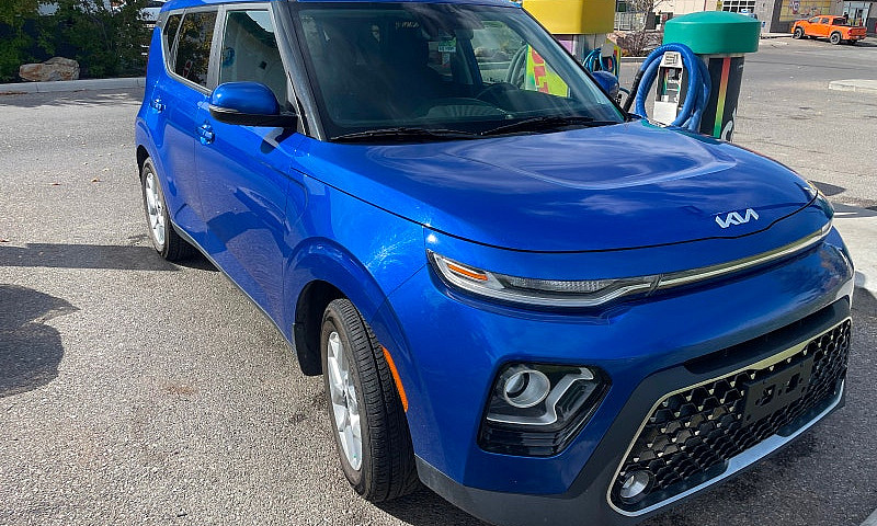 2022 Kia Soul Ex + W...