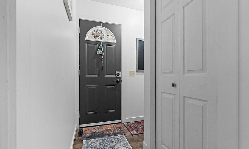 Lakeshore Retreat In...