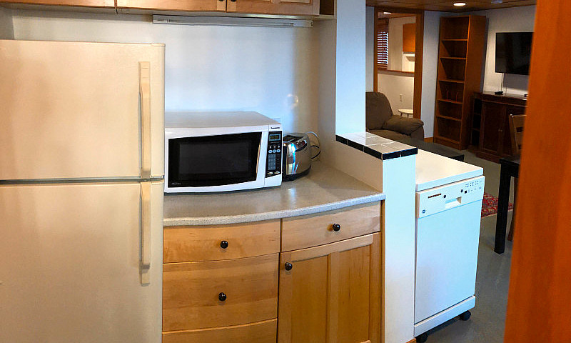 Cozy Furnished 1 Bed...
